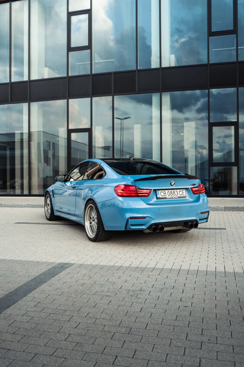 BMW M4 Топ състояние Yas Marina Blue BBS Карбон Покрив, снимка 5 - Автомобили и джипове - 52483021
