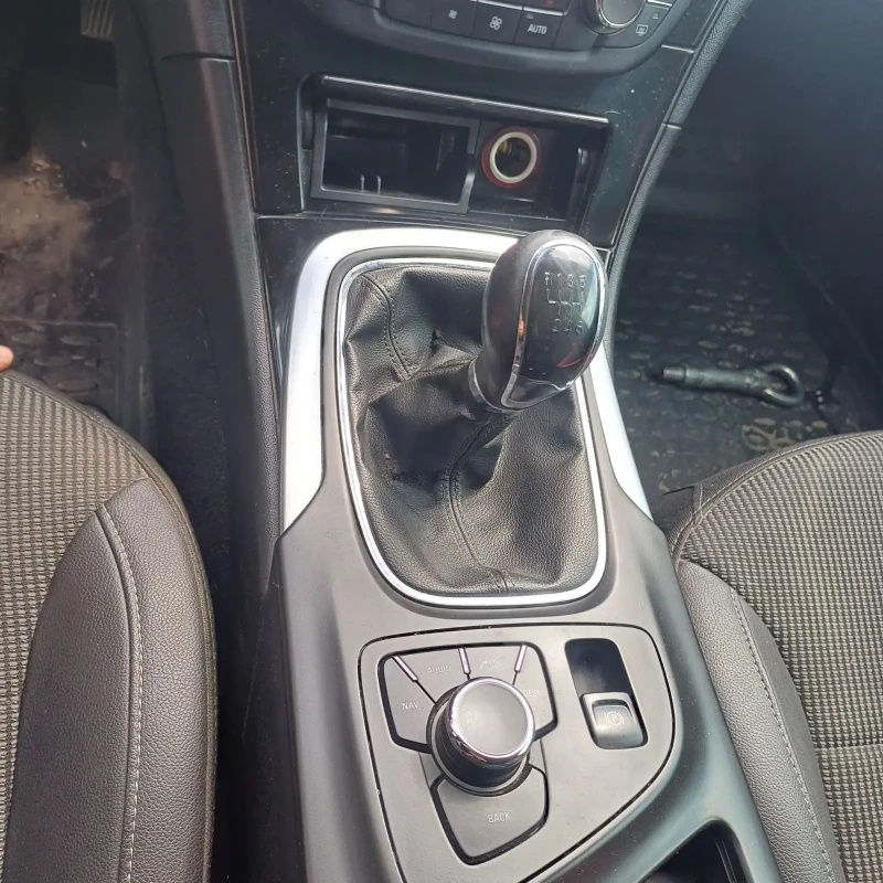 Opel Insignia 2.0 4х4 на части, снимка 9 - Автомобили и джипове - 52028731