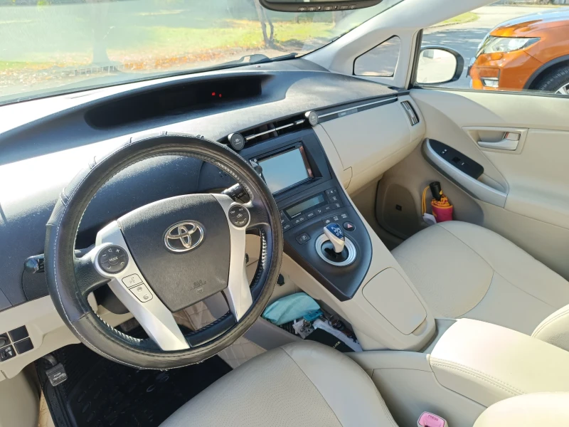 Toyota Prius, снимка 10 - Автомобили и джипове - 52105341