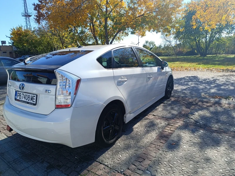 Toyota Prius, снимка 8 - Автомобили и джипове - 52105341