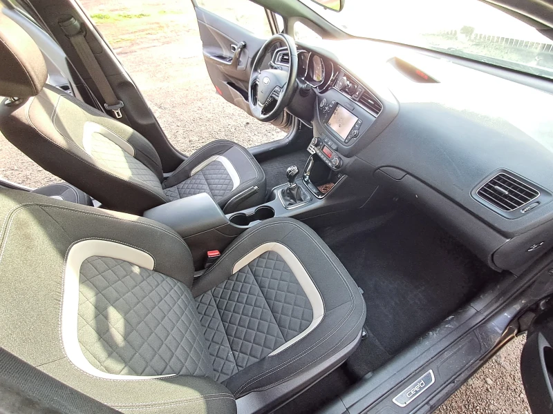 Kia Ceed 1.6 CRDI GT-LINE, снимка 11 - Автомобили и джипове - 52516575