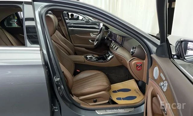 Mercedes-Benz E 300 e | ДИГИТАЛНО ТАБЛО | ОБДУХВАНЕ | 360 КАМЕРА | , снимка 9 - Автомобили и джипове - 54011173