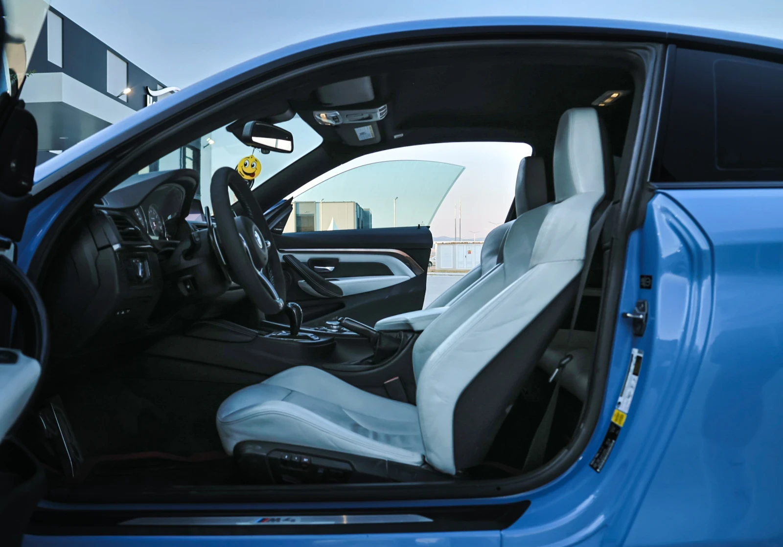 BMW M4 Топ състояние Yas Marina Blue BBS Карбон Покрив - изображение 8