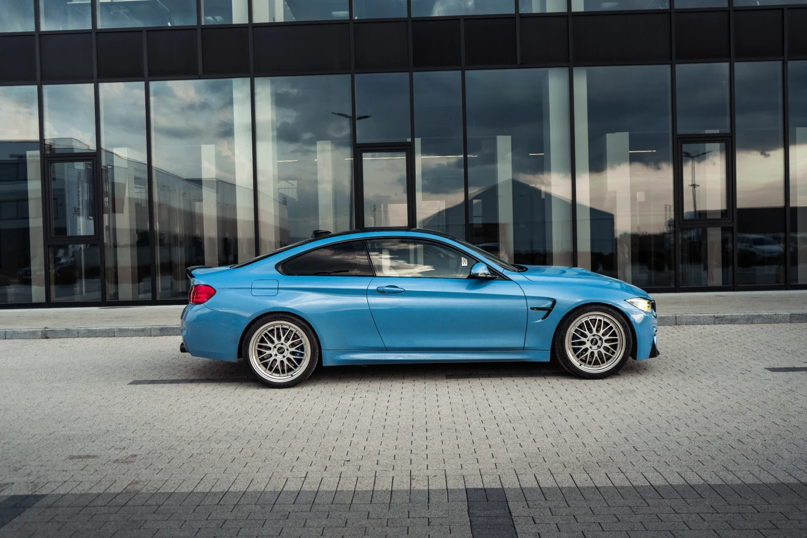 BMW M4 Топ състояние Yas Marina Blue BBS Карбон Покрив - изображение 2