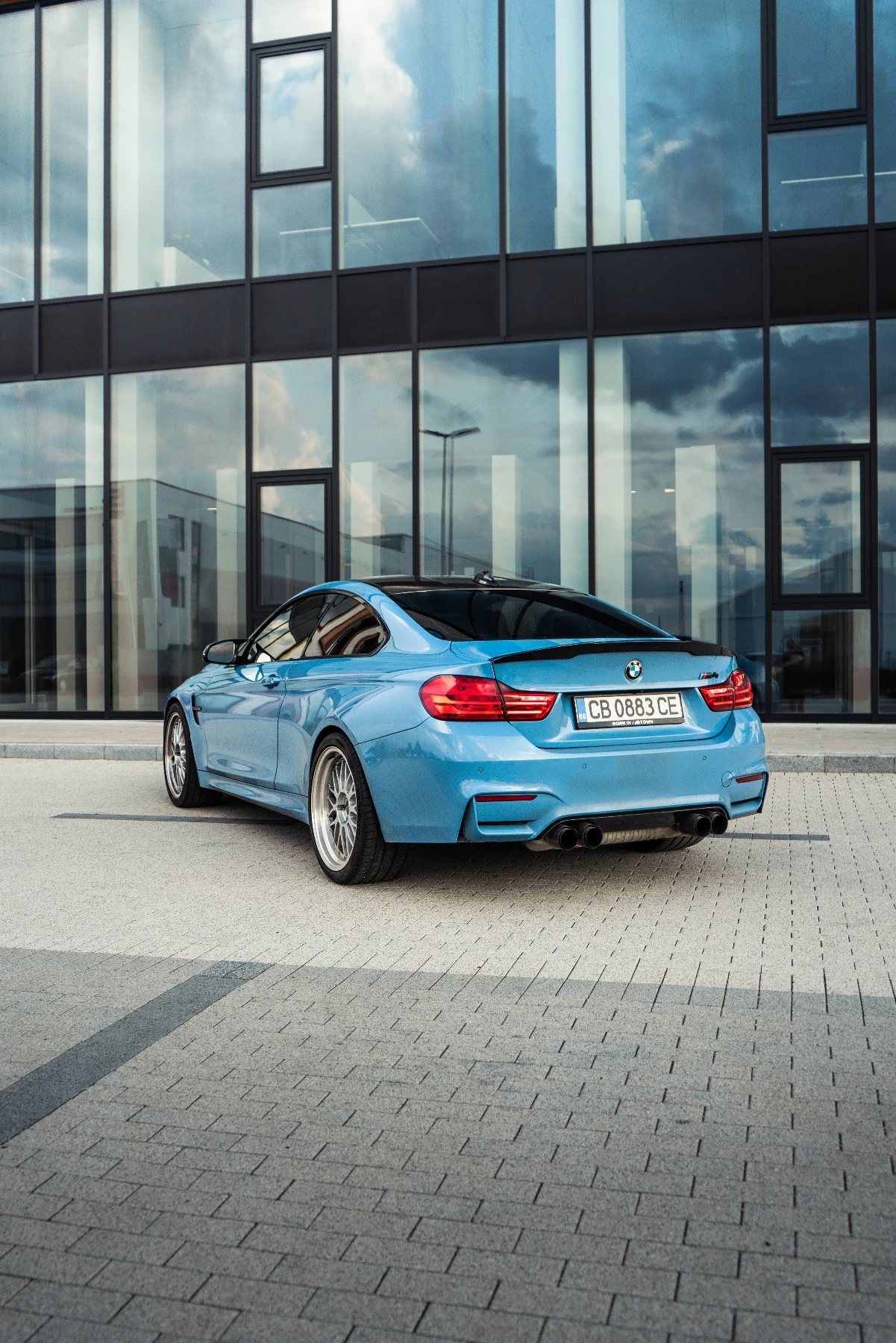 BMW M4 Топ състояние Yas Marina Blue BBS Карбон Покрив - изображение 5