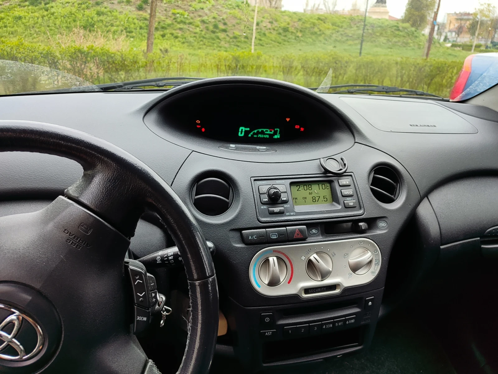 Toyota Yaris  - изображение 6