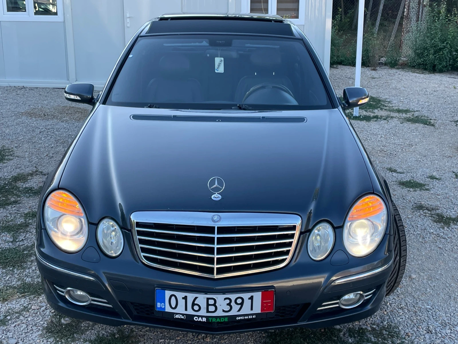 Mercedes-Benz E 220 CDI/EVO/om646/ПАНОРАМА/HARMAN/K/ЧЕРЕН ТАВАН/КОЖА/ - изображение 2
