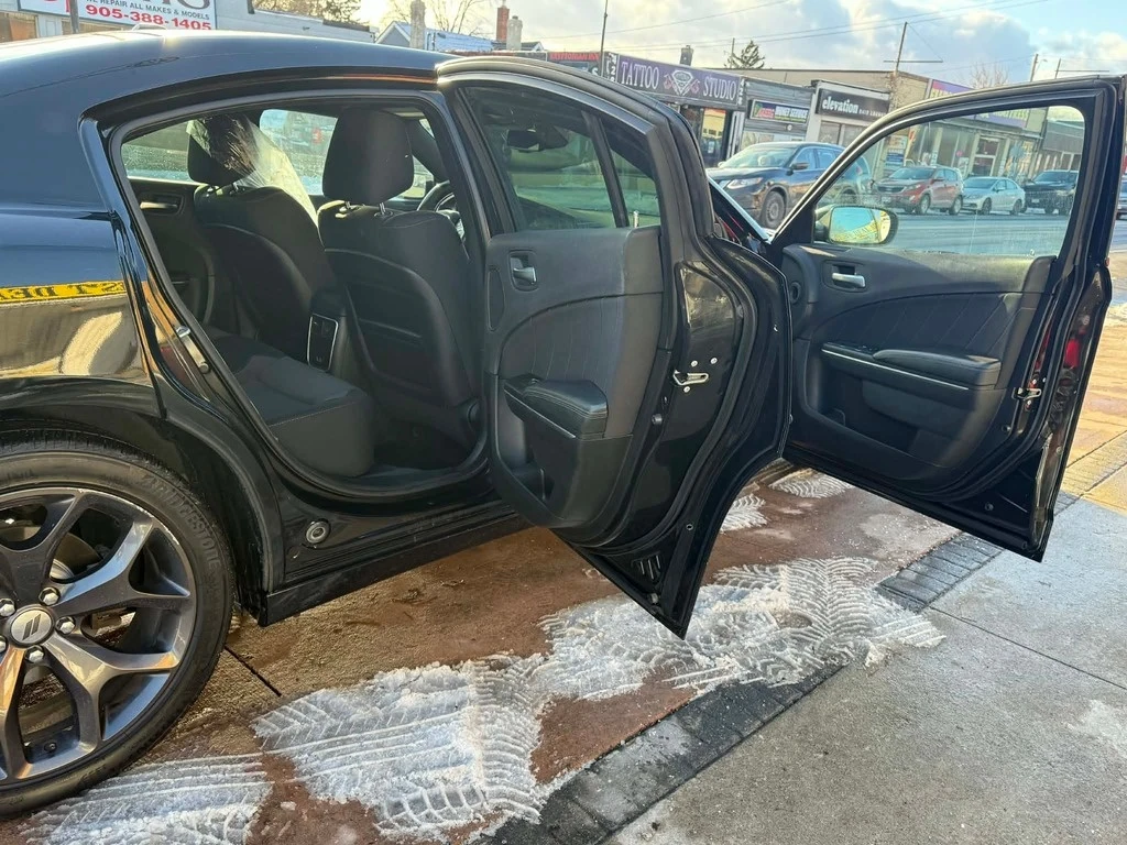 Dodge Charger * 4dr Sdn SXT RWD * CARFAX * ЦЕНА ДО БГ - изображение 9