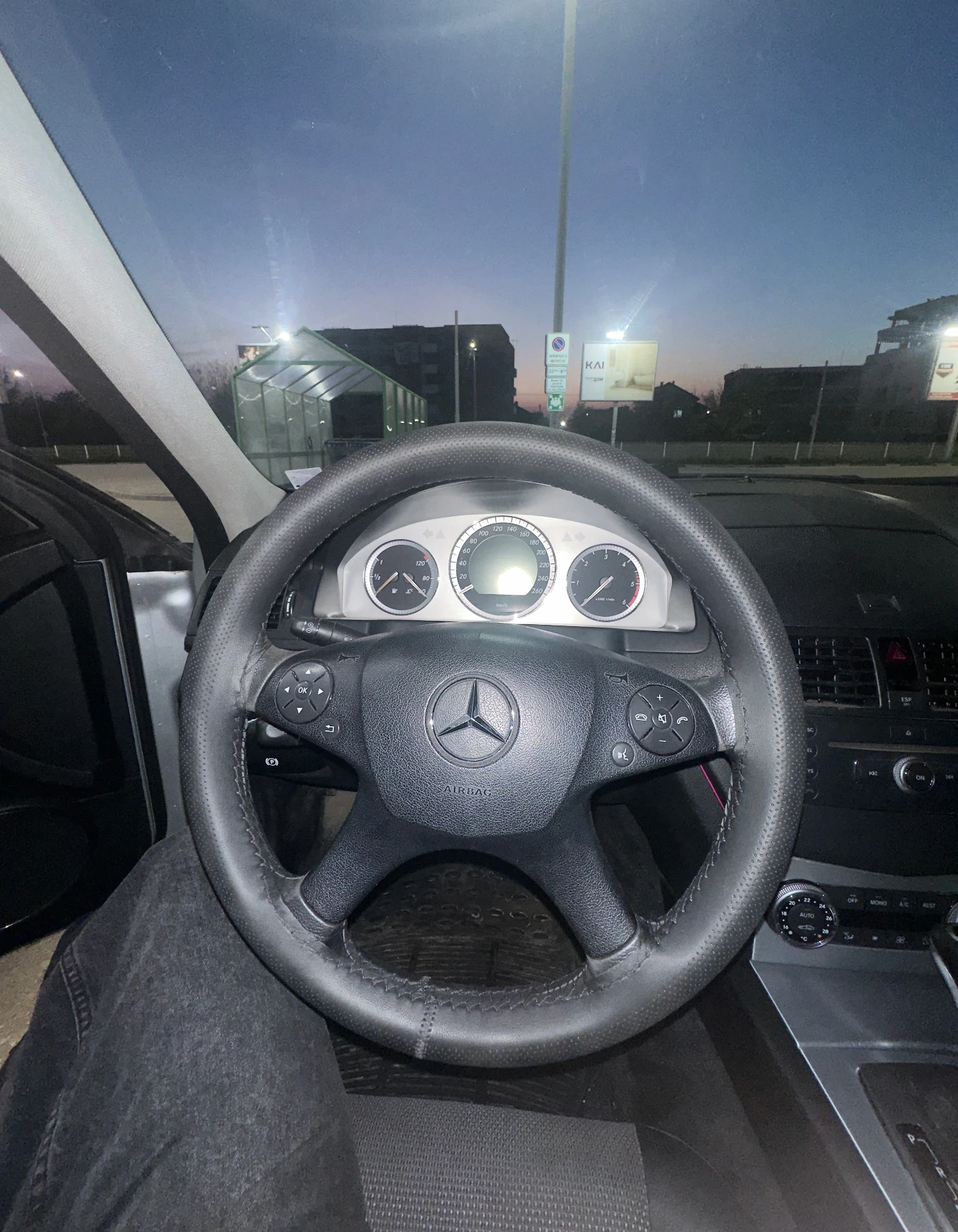 Mercedes-Benz C 220, снимка 13 - Автомобили и джипове - 54221568