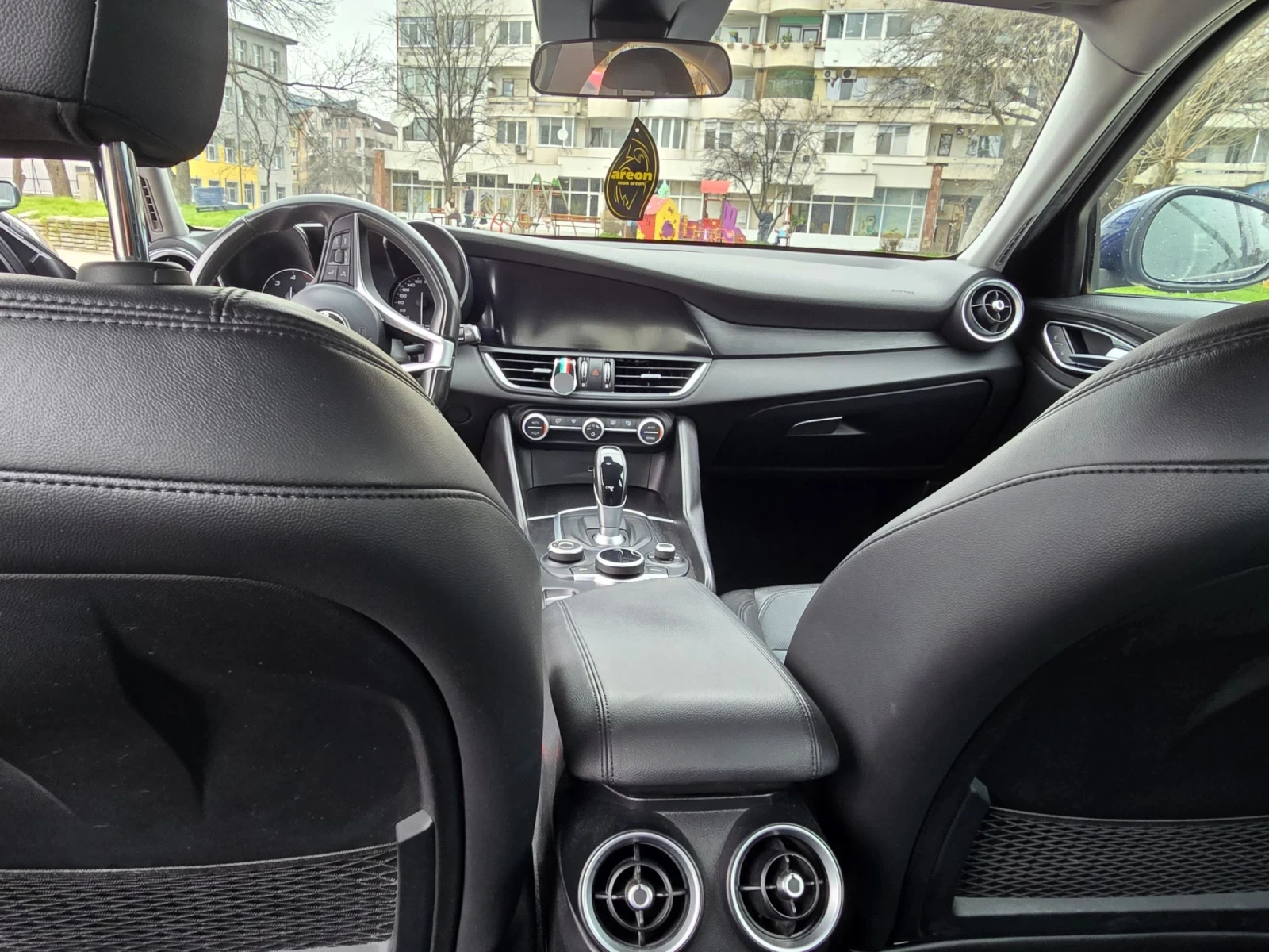 Alfa Romeo Giulia 180 JTD RWD, снимка 14 - Автомобили и джипове - 54242474