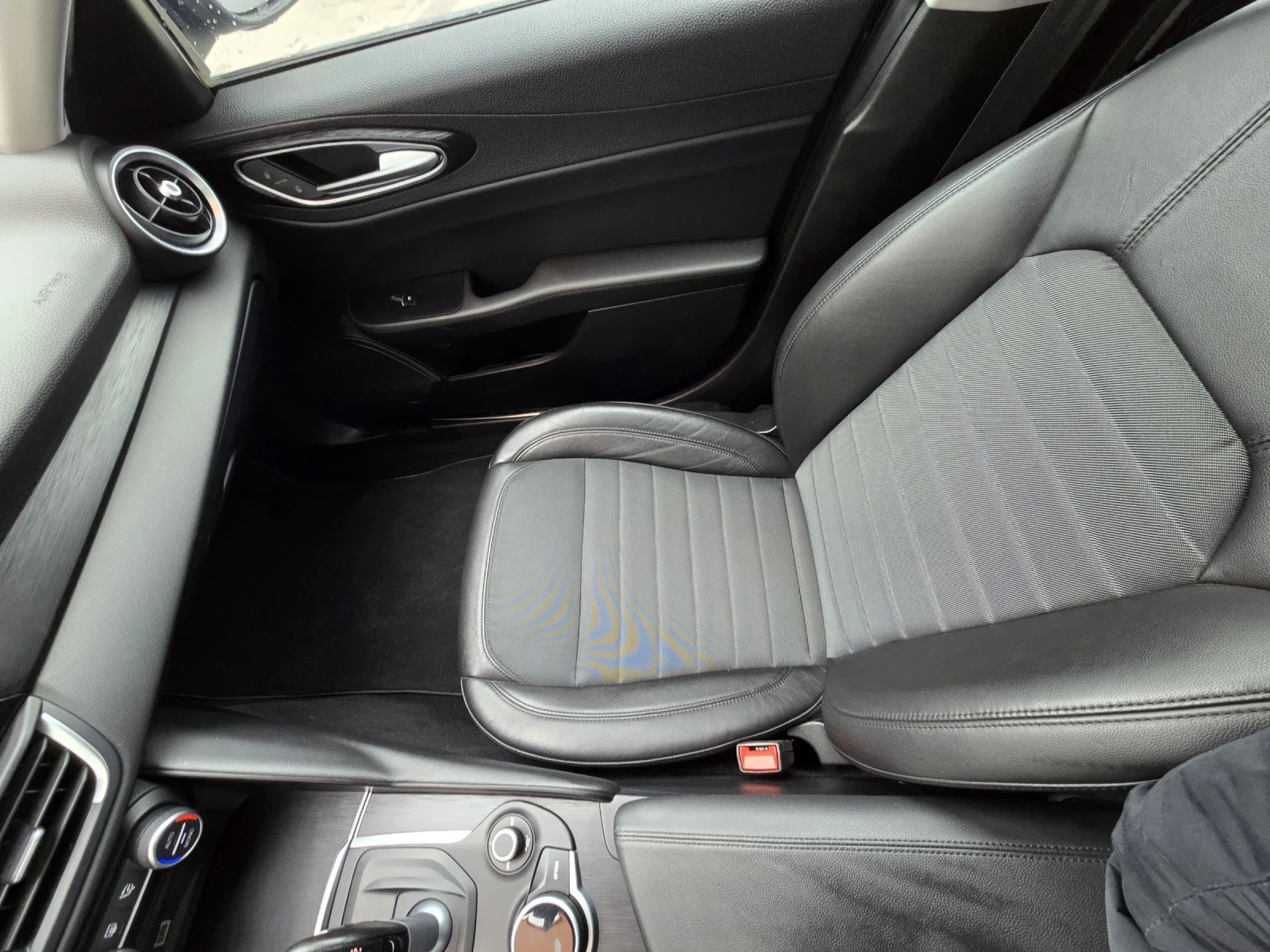 Alfa Romeo Giulia 180 JTD RWD, снимка 11 - Автомобили и джипове - 54242474