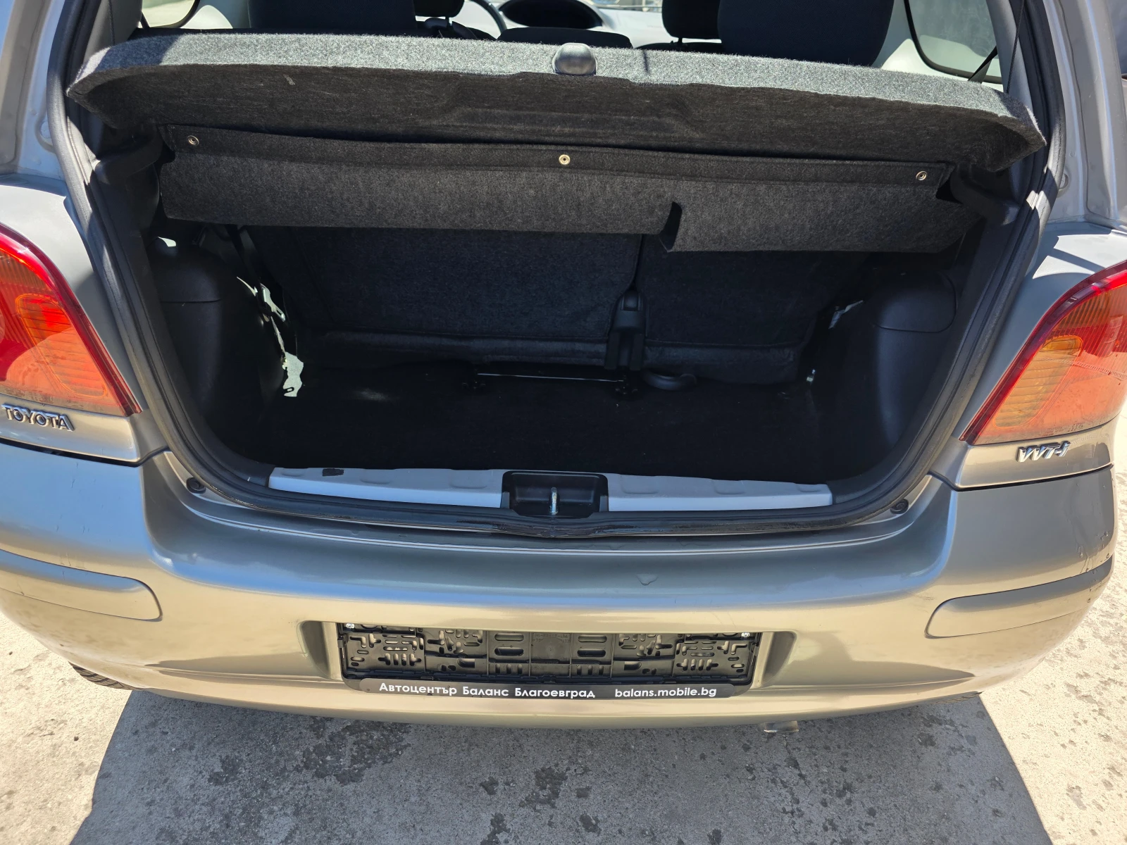 Toyota Yaris 1.0i 74000km!, снимка 15 - Автомобили и джипове - 54721771