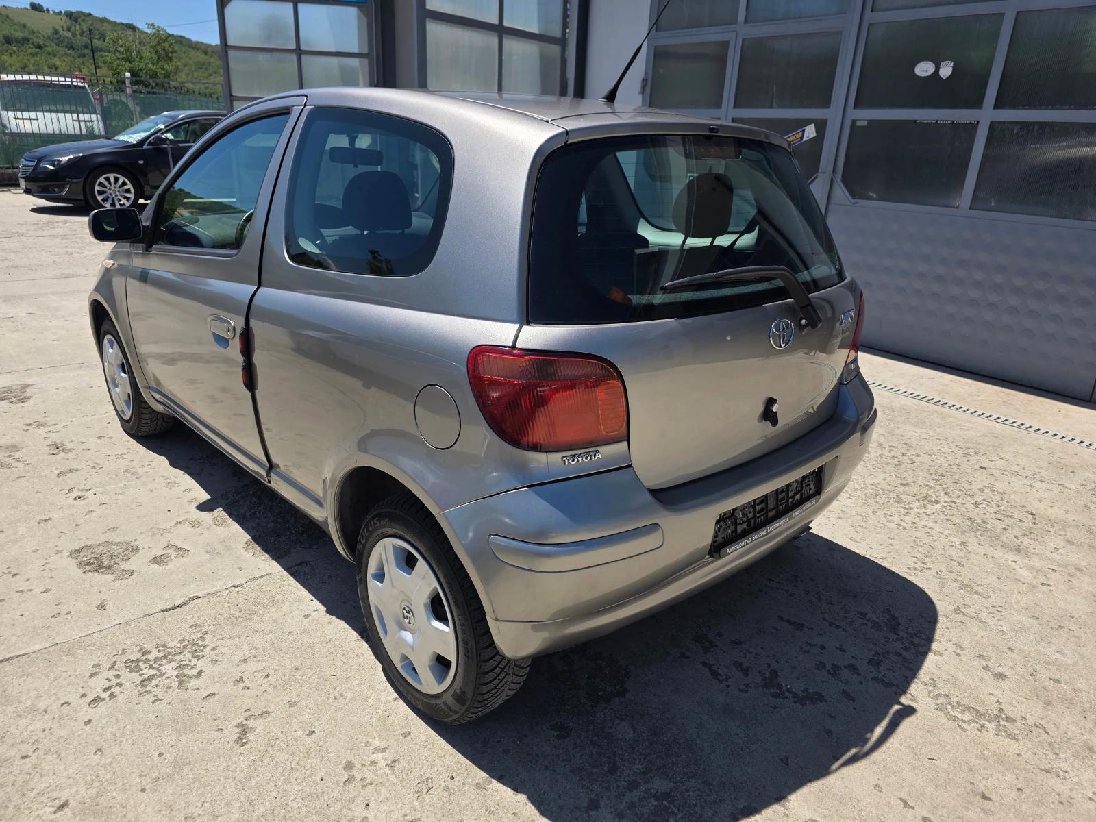 Toyota Yaris 1.0i 74000km!, снимка 5 - Автомобили и джипове - 54721771