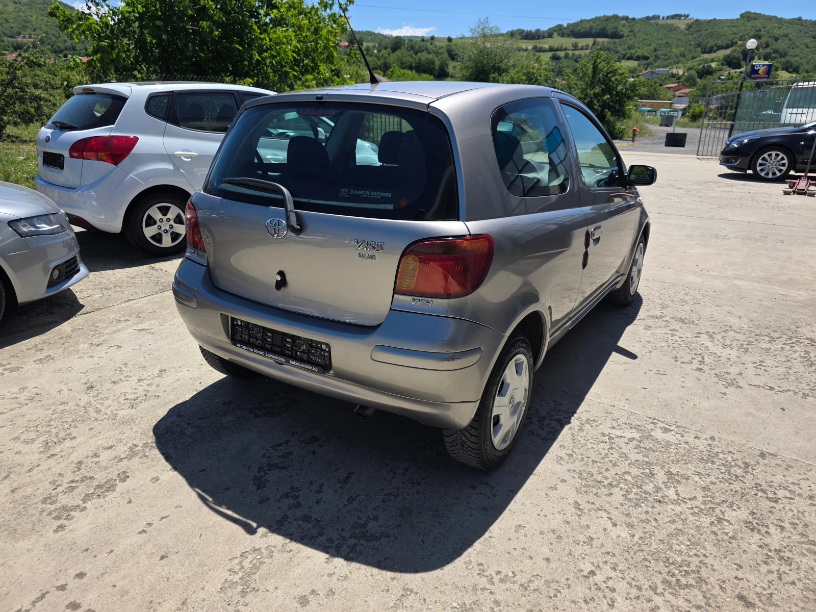 Toyota Yaris 1.0i 74000km!, снимка 7 - Автомобили и джипове - 54721771