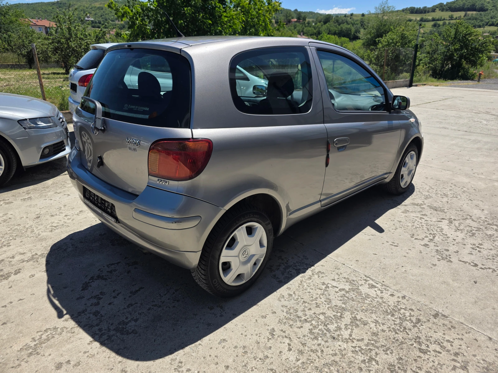 Toyota Yaris 1.0i 74000km!, снимка 8 - Автомобили и джипове - 54721771