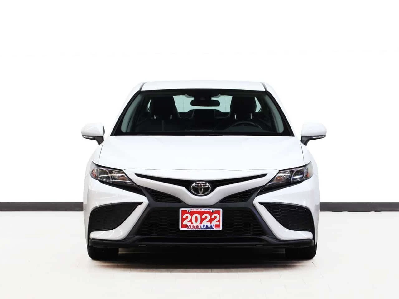 Toyota Camry * SE | Leather | LaneDep | Heated Seats | CarPlay , снимка 5 - Автомобили и джипове - 54830973
