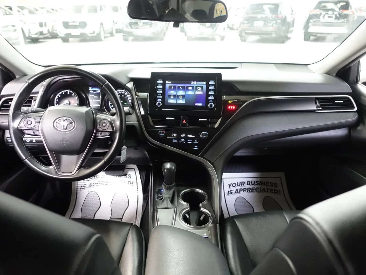 Toyota Camry * SE | Leather | LaneDep | Heated Seats | CarPlay , снимка 10 - Автомобили и джипове - 54830973