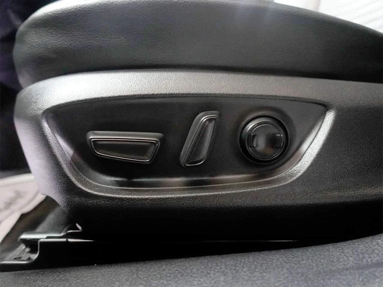 Toyota Camry * SE | Leather | LaneDep | Heated Seats | CarPlay , снимка 15 - Автомобили и джипове - 54830973