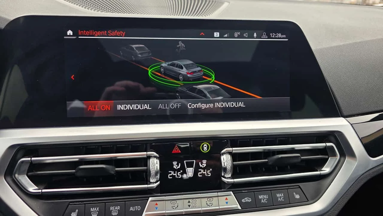 BMW 330 i xDrive/ПОДГРЕВИ/ШИБИДАХ, снимка 11 - Автомобили и джипове - 55157898