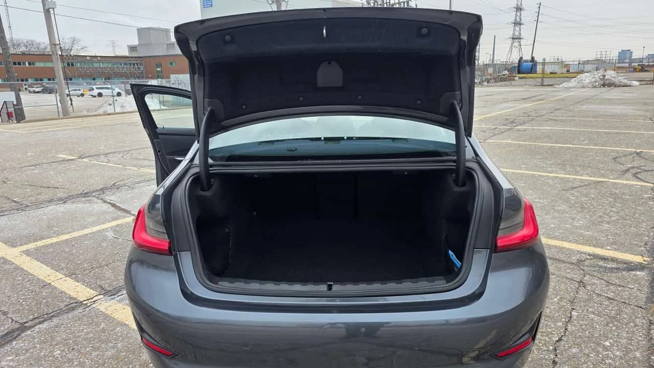 BMW 330 i xDrive/ПОДГРЕВИ/ШИБИДАХ, снимка 16 - Автомобили и джипове - 55157898