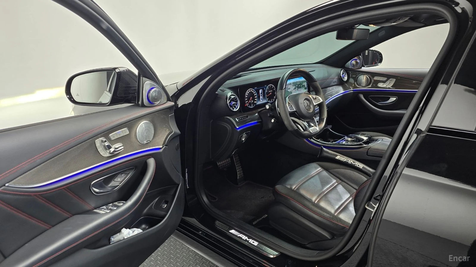 Mercedes-Benz E 43 AMG 4MATIC* HUD* 360* МАСАЖИ, снимка 8 - Автомобили и джипове - 55545304