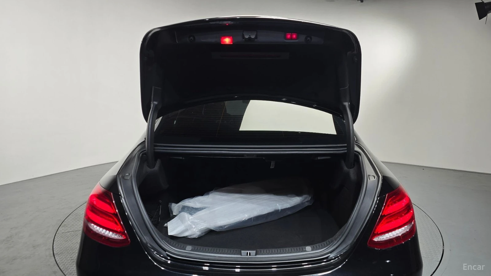 Mercedes-Benz E 43 AMG 4MATIC* HUD* 360* МАСАЖИ, снимка 16 - Автомобили и джипове - 55545304