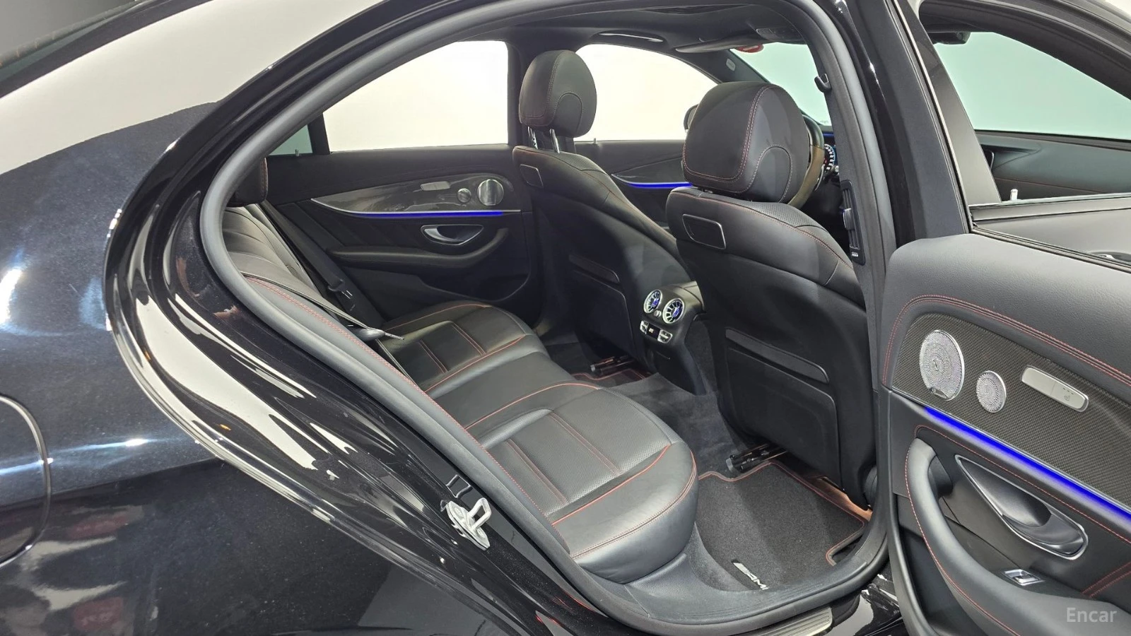 Mercedes-Benz E 43 AMG 4MATIC* HUD* 360* МАСАЖИ, снимка 9 - Автомобили и джипове - 55545304