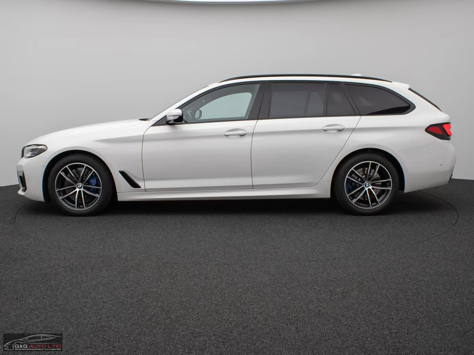 BMW 530 286HP/M SPORT/CAM/HUD/H&K/KLESS/748z, снимка 3 - Автомобили и джипове - 55661559