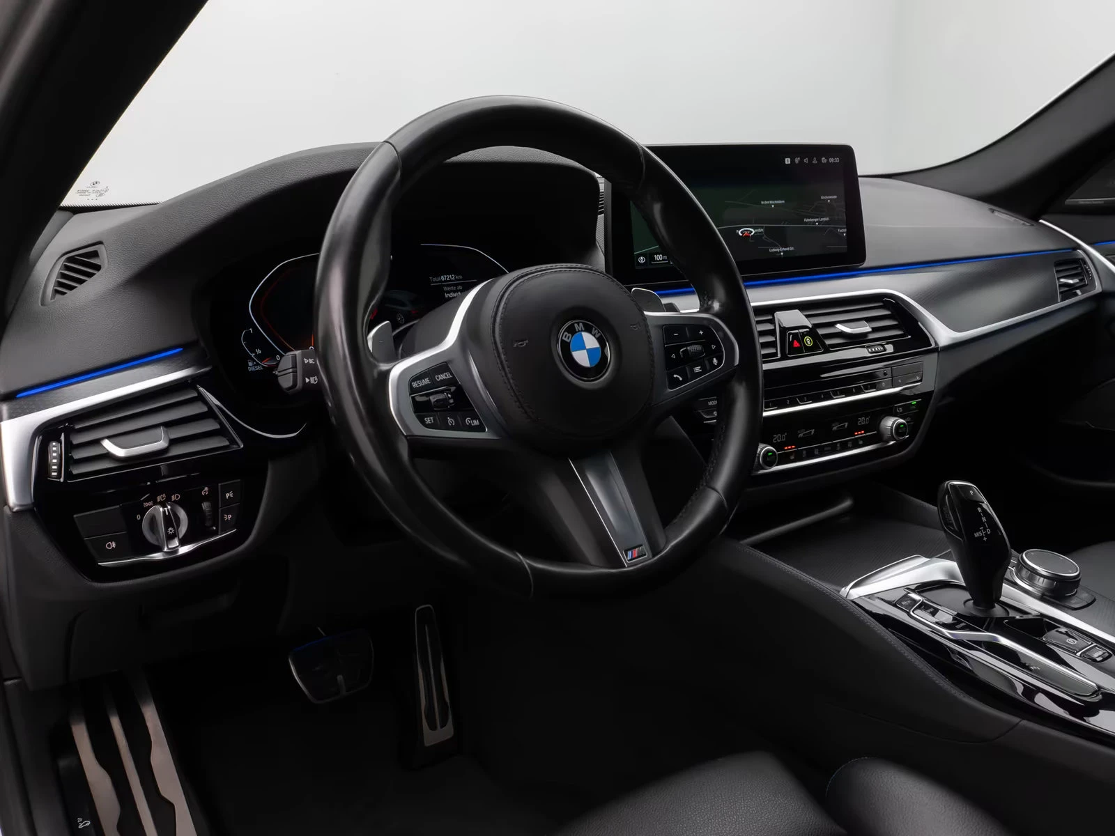 BMW 530 286HP/M SPORT/CAM/HUD/H&K/KLESS/748z, снимка 9 - Автомобили и джипове - 55661559