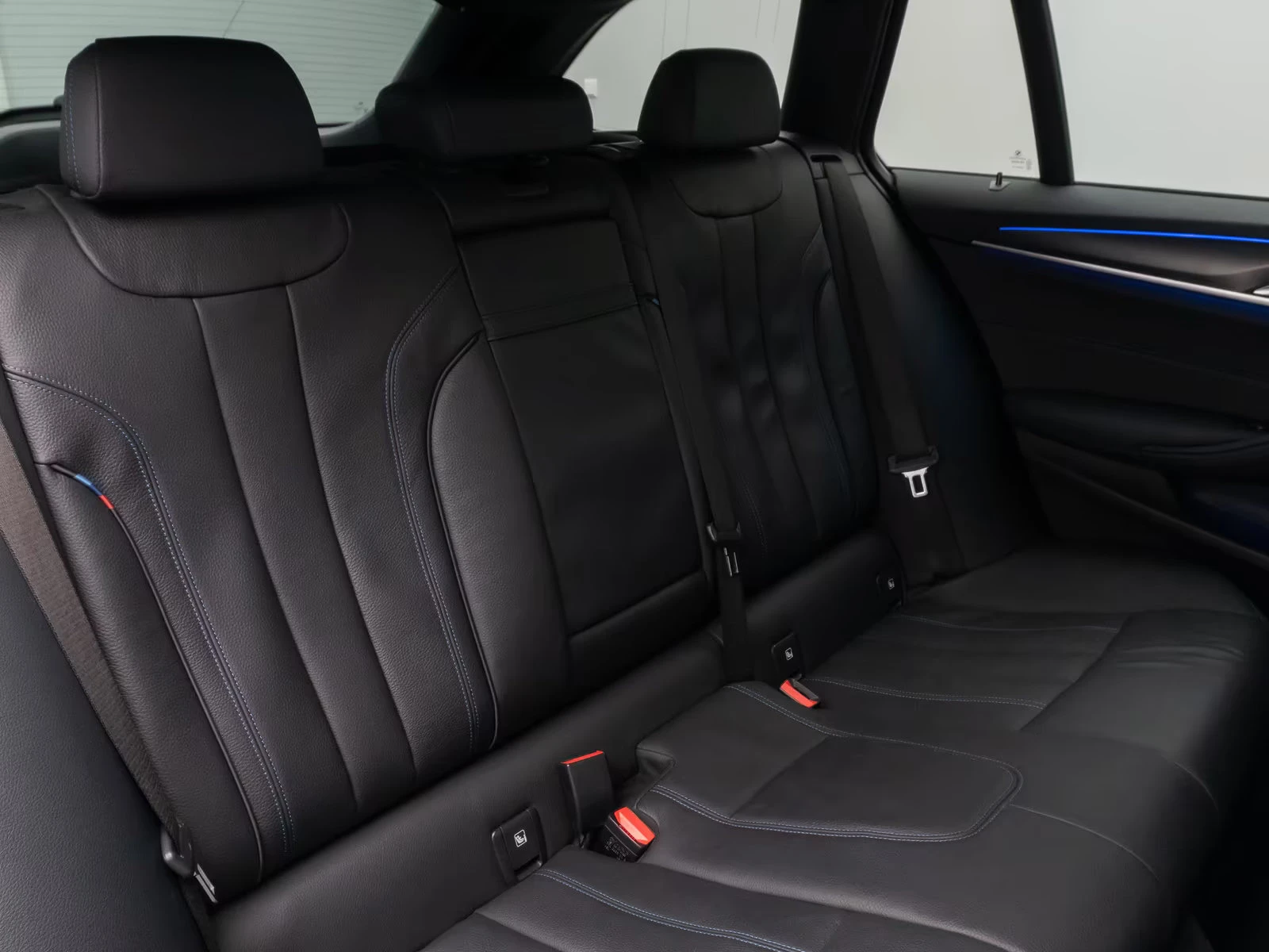 BMW 530 286HP/M SPORT/CAM/HUD/H&K/KLESS/748z, снимка 12 - Автомобили и джипове - 55661559
