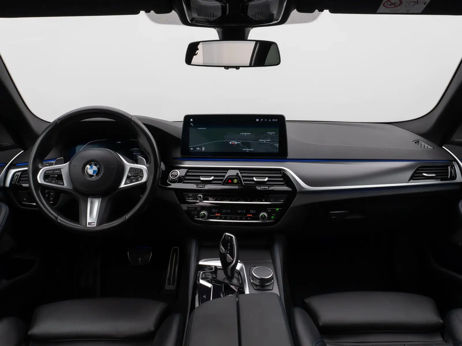 BMW 530 286HP/M SPORT/CAM/HUD/H&K/KLESS/748z, снимка 10 - Автомобили и джипове - 55661559