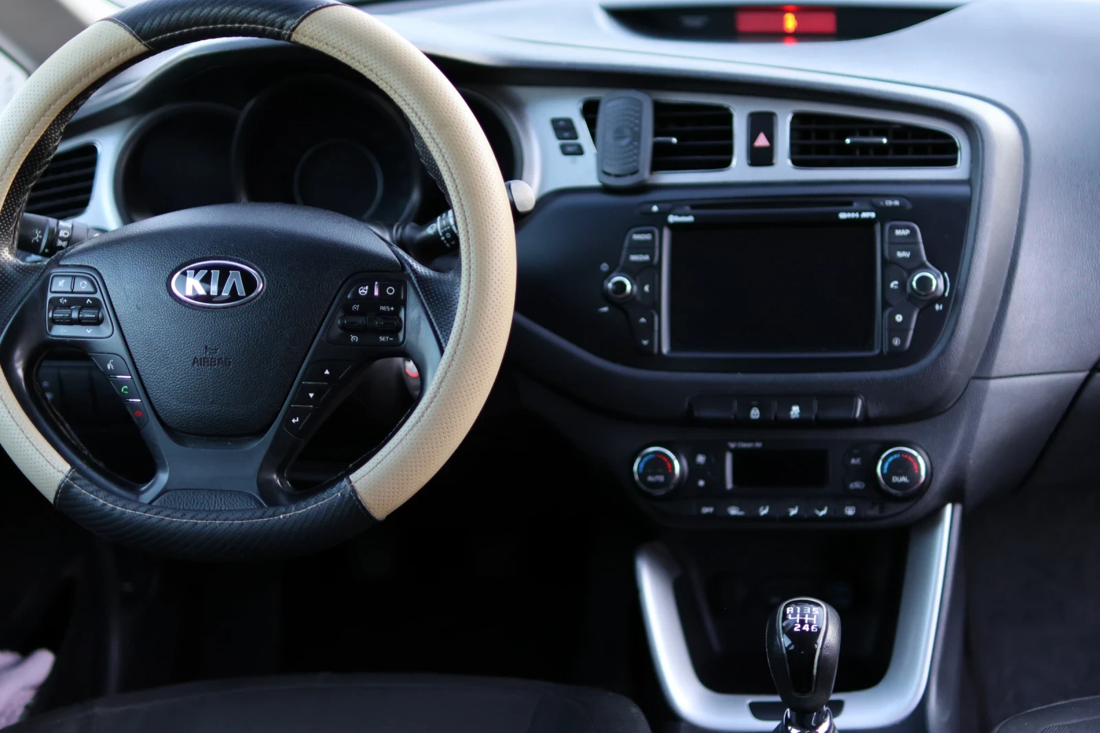 Kia Ceed SW 1.6 CRDi 110 к.с., снимка 10 - Автомобили и джипове - 56570832