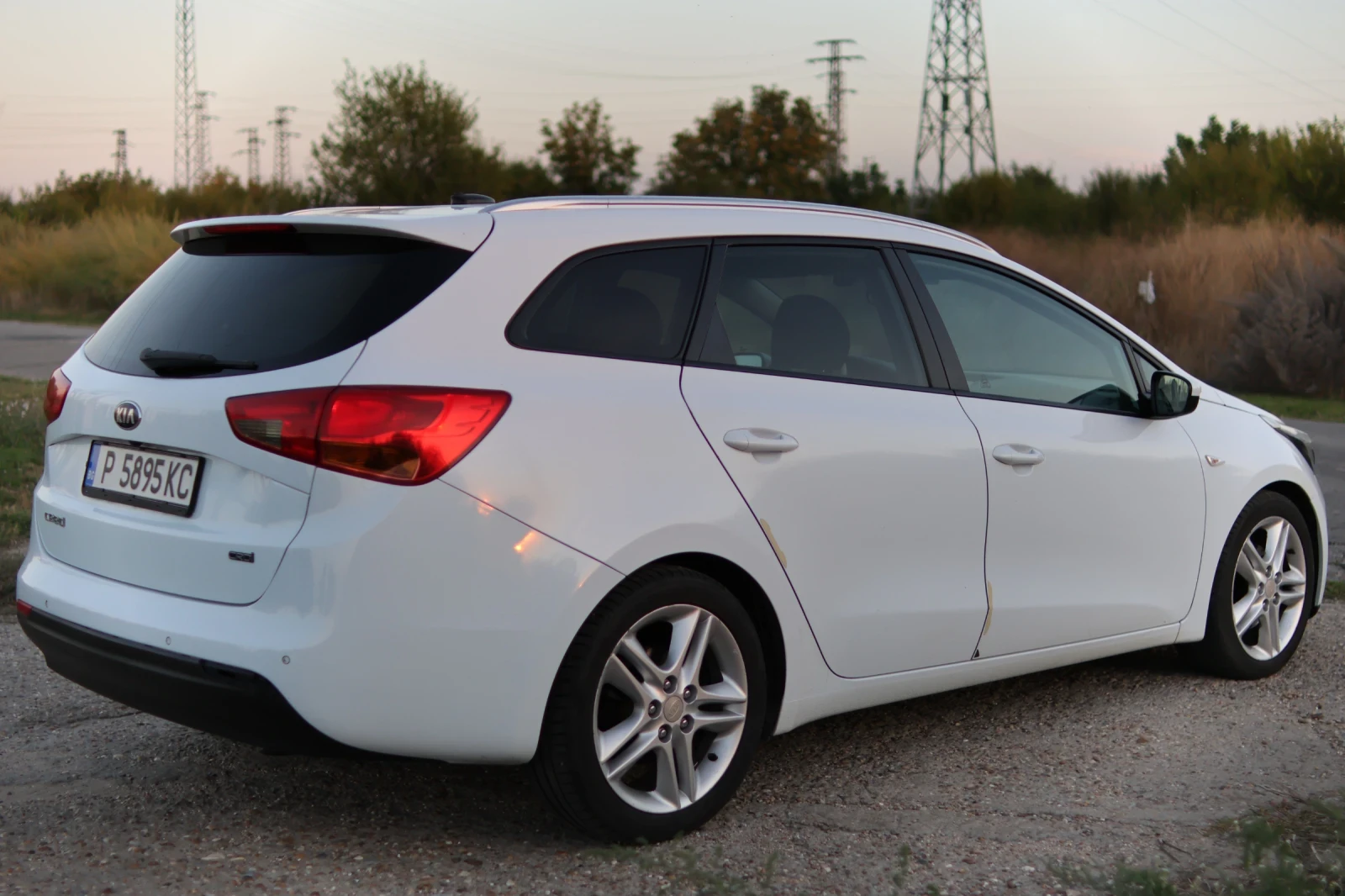 Kia Ceed SW 1.6 CRDi 110 к.с., снимка 4 - Автомобили и джипове - 56570832