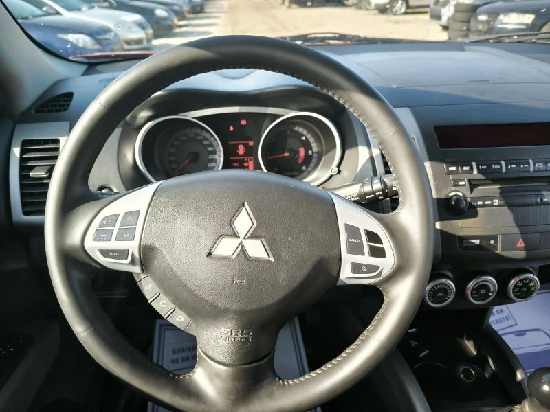 Mitsubishi Outlander 2.0D, снимка 11 - Автомобили и джипове - 53236155