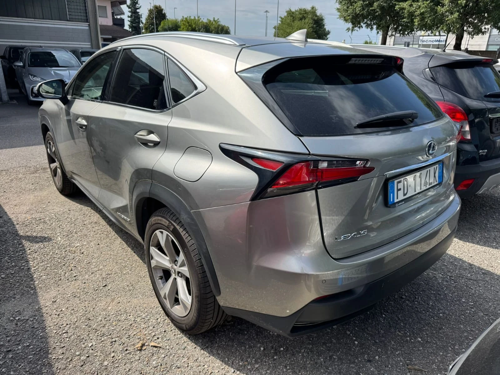 Lexus NX 300h 2.5HYBRID LUXURY 75.000km - изображение 2