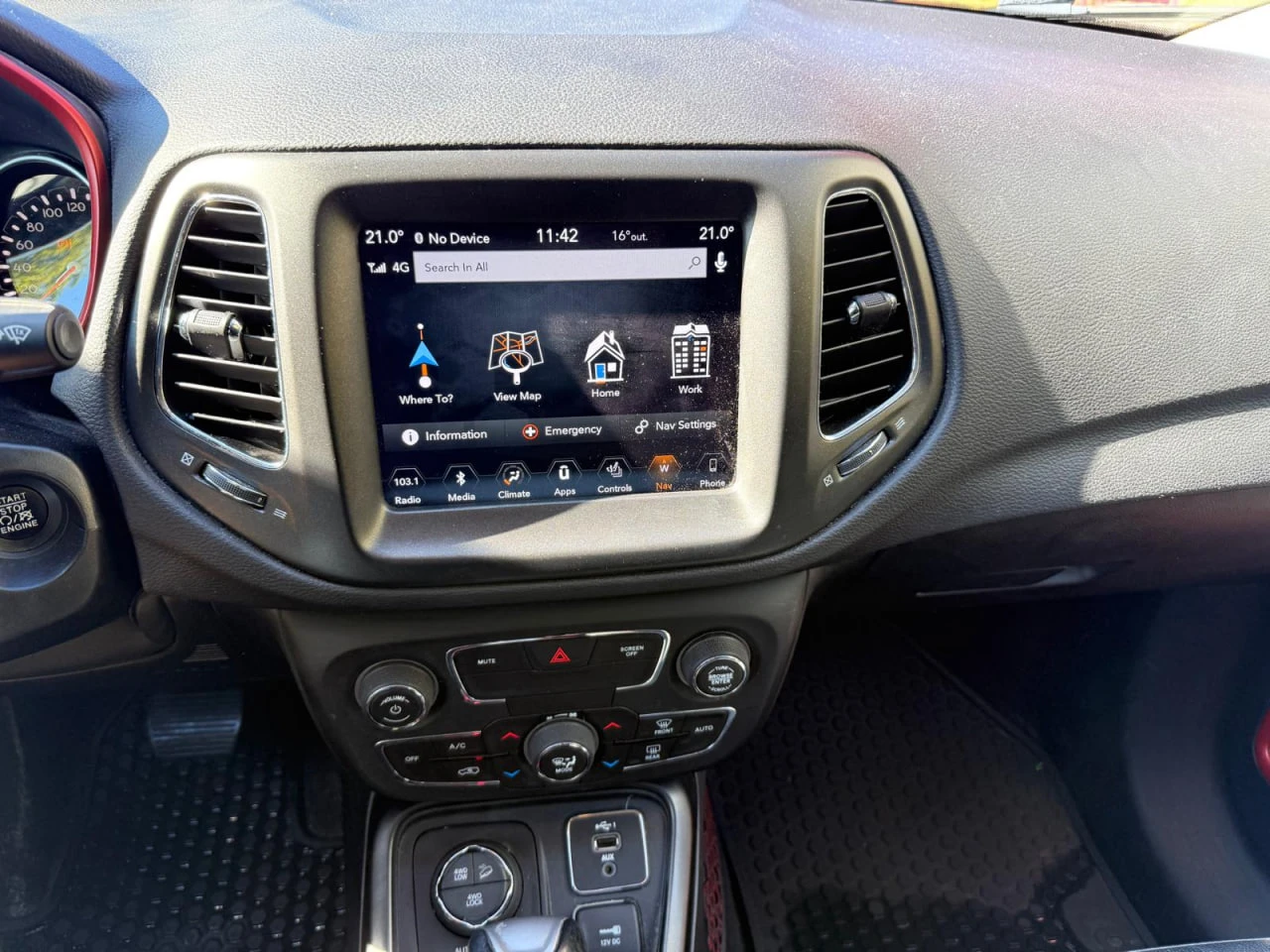 Jeep Compass * АВТО КРЕДИТ* ЦЕНА ДО БГ * СЕРВИЗНА ИСТОРИЯ *  - изображение 9