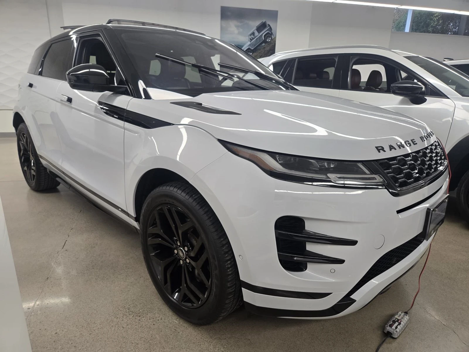 Land Rover Range Rover Evoque P300 R-Dynamic SE AWD | Mobile.bg   1