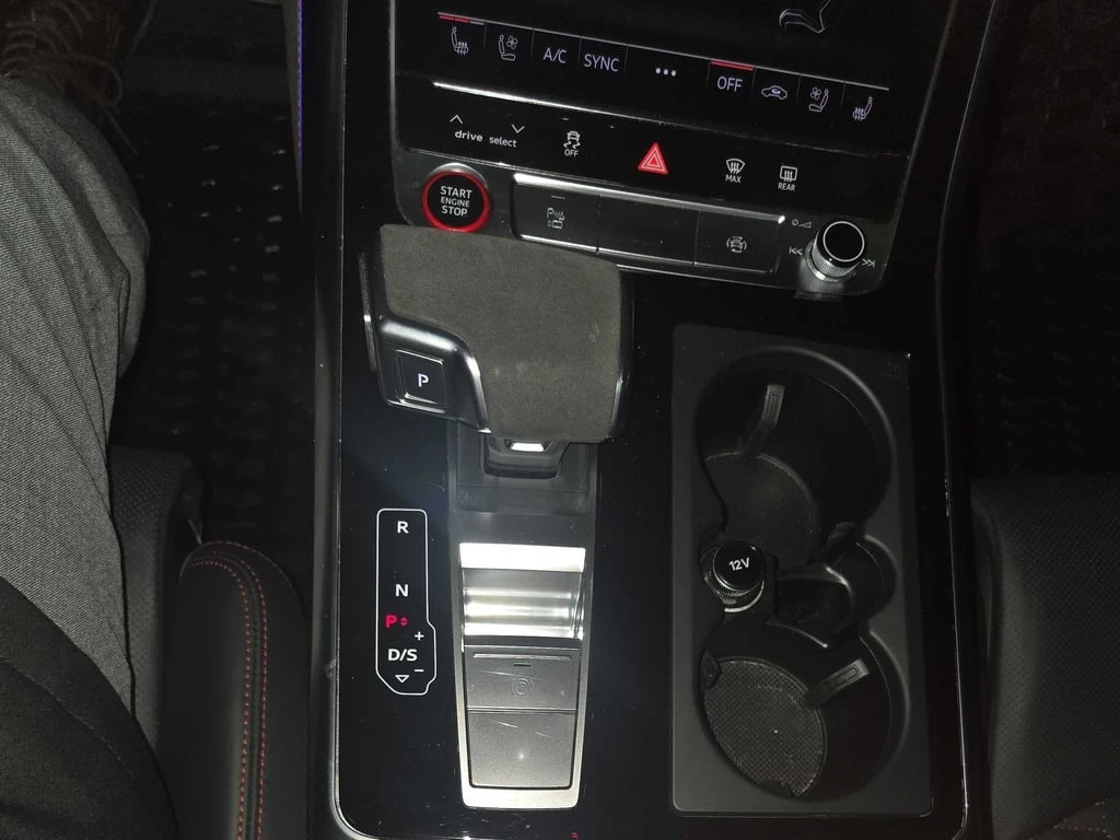 Audi RSQ8 4.0 TFSI quattro* CARFAX* ДИСТРОНИК* 360 КАМЕРИ - изображение 9