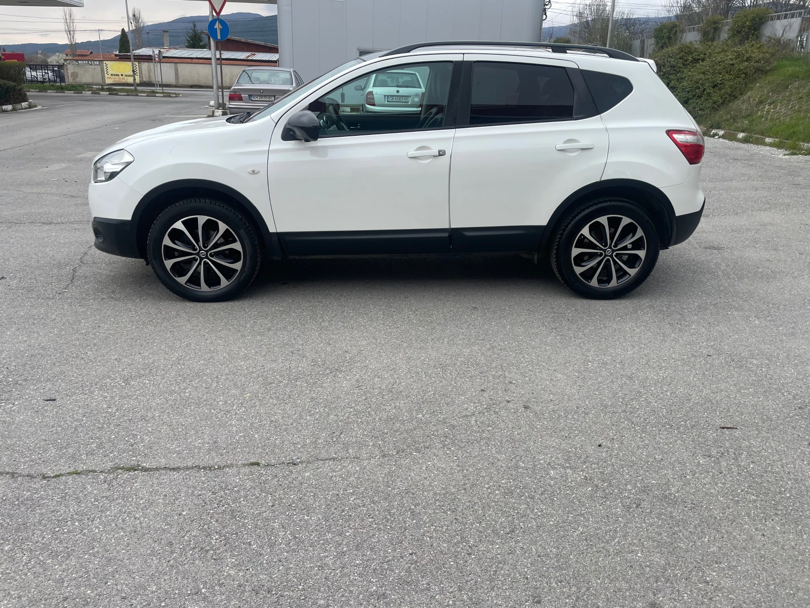 Nissan Qashqai, снимка 3 - Автомобили и джипове - 54046852