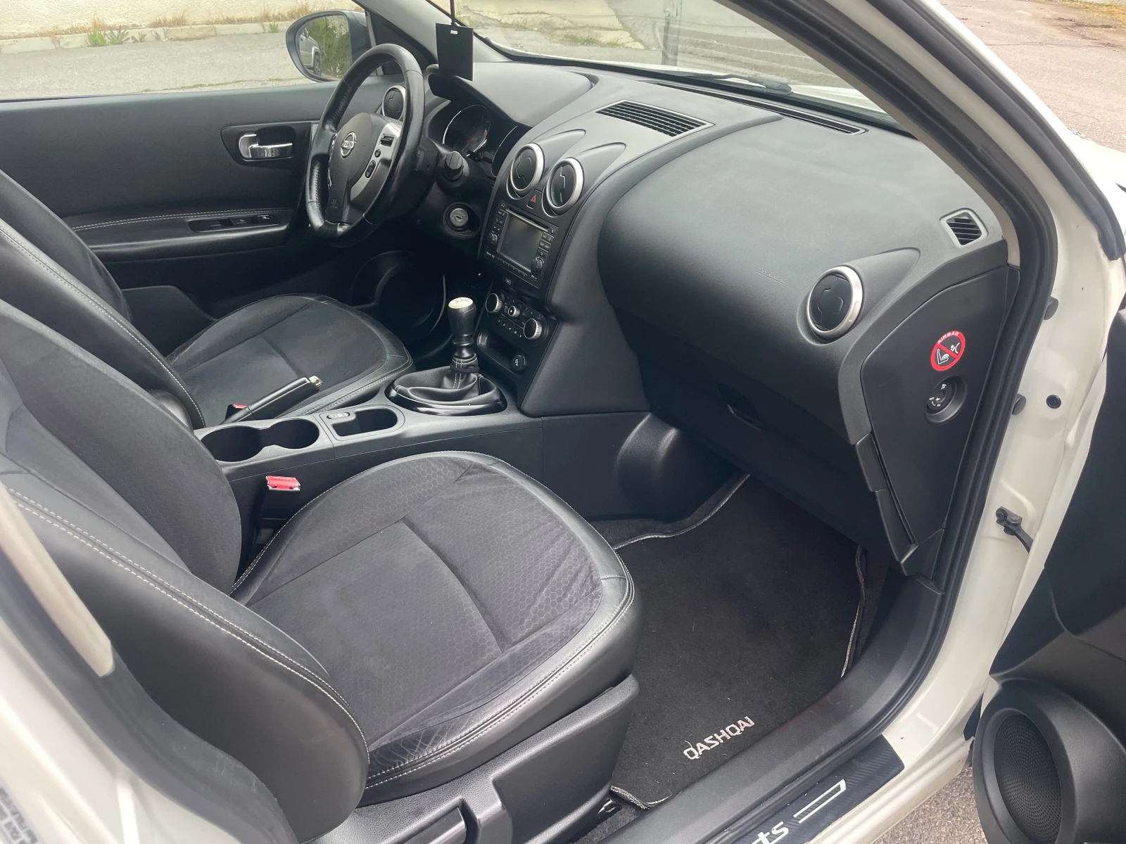 Nissan Qashqai, снимка 10 - Автомобили и джипове - 54046852