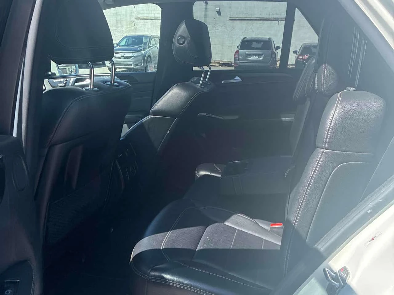 Mercedes-Benz ML 350 АМГ ПАКЕТ/BLUETEC/CARFAX/ПАНО/ПОДГРЕВ/ПАМЕТ/КЛИП , снимка 11 - Автомобили и джипове - 54141448