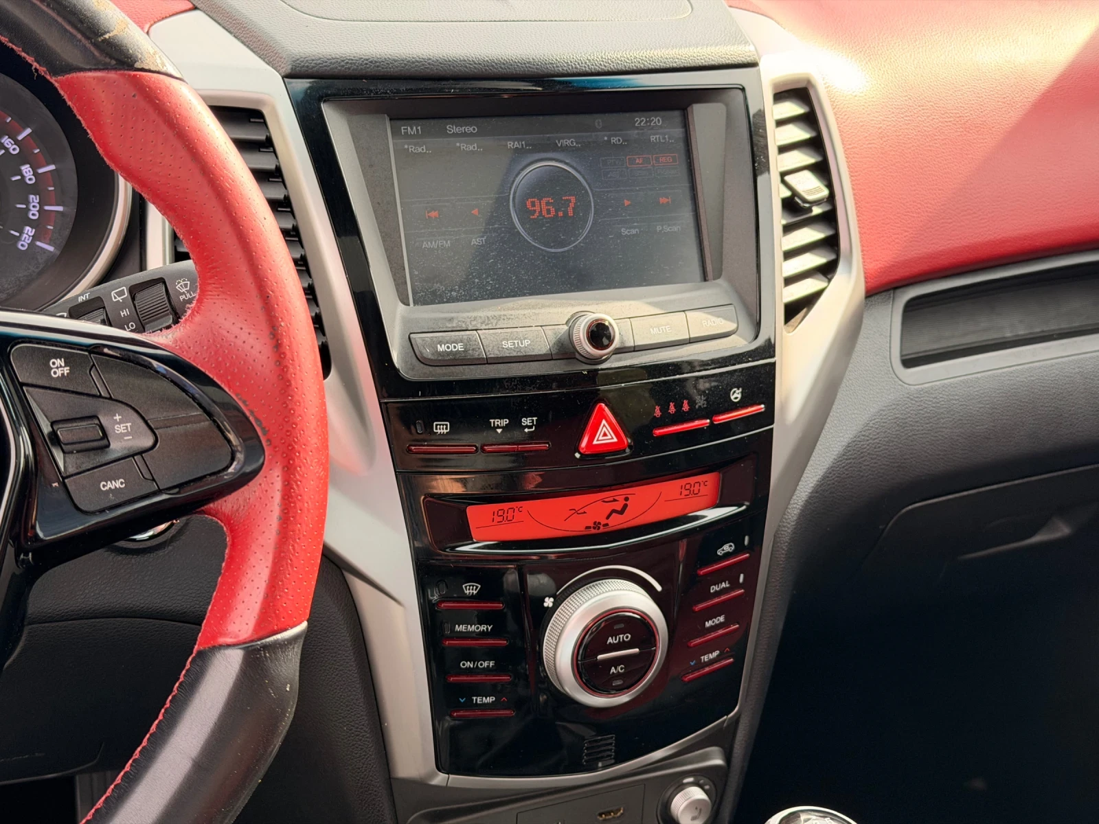 SsangYong Tivoli 1.6D камера/кожа/LED, снимка 17 - Автомобили и джипове - 54371644