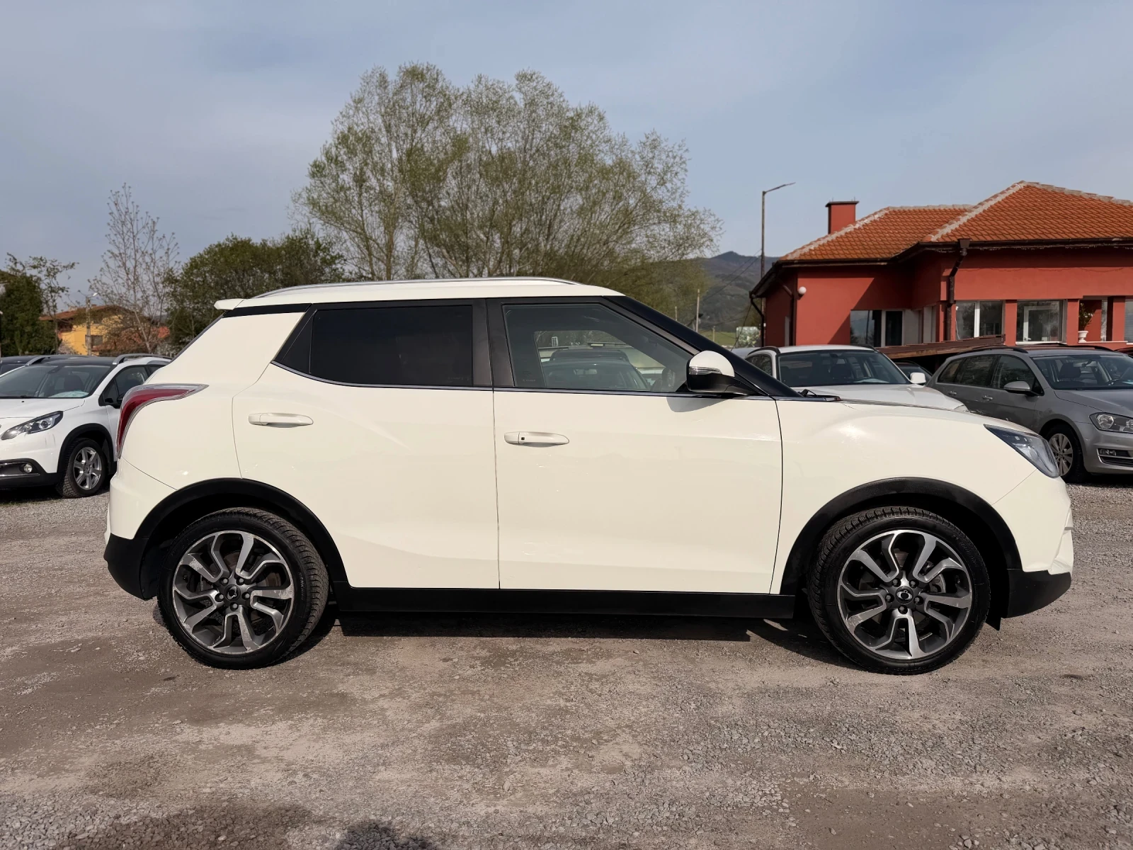 SsangYong Tivoli 1.6D камера/кожа/LED, снимка 9 - Автомобили и джипове - 54371644
