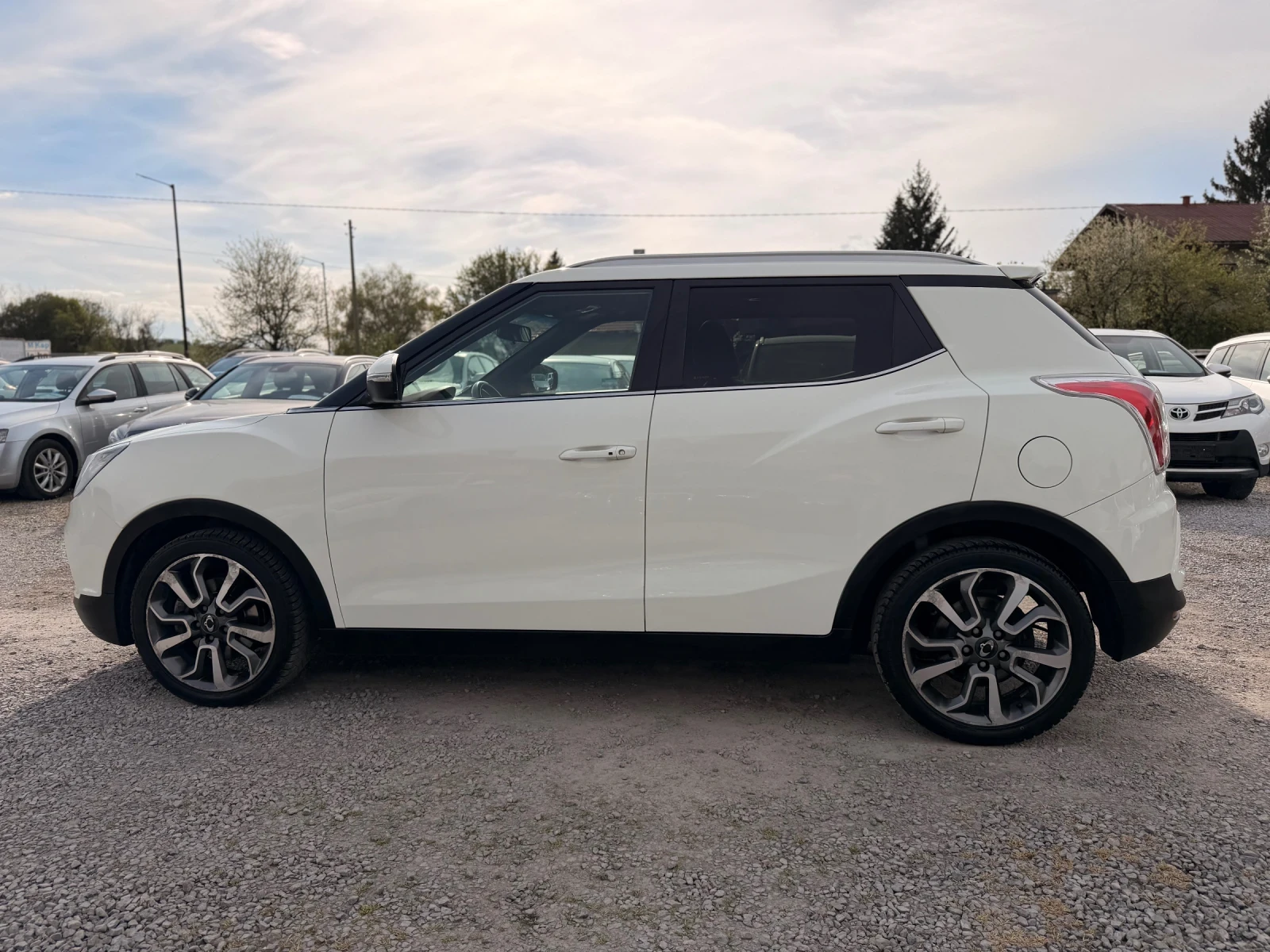 SsangYong Tivoli 1.6D камера/кожа/LED, снимка 8 - Автомобили и джипове - 54371644