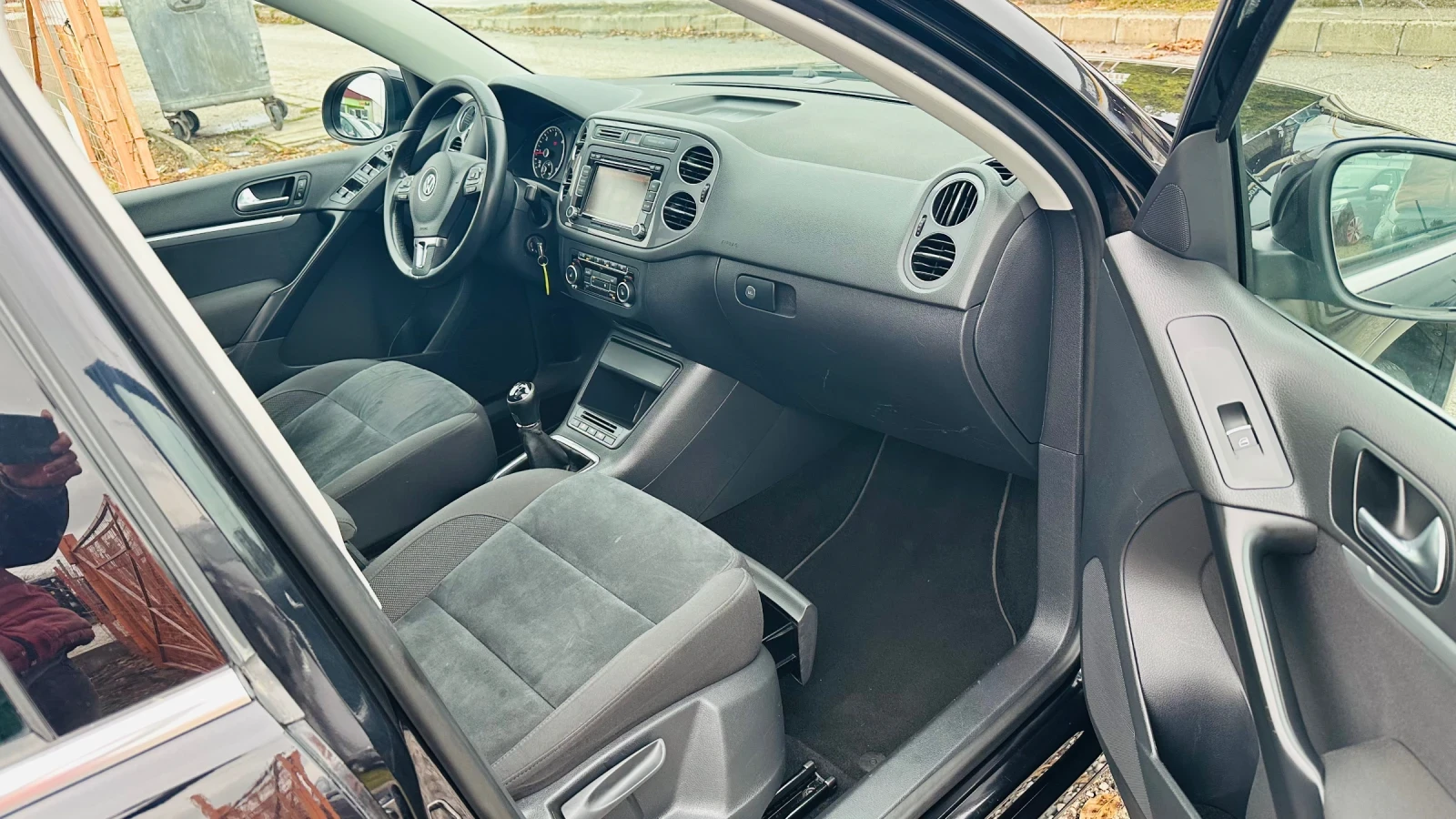 VW Tiguan 2.0TDI 4MOTION Highline, снимка 13 - Автомобили и джипове - 56742073