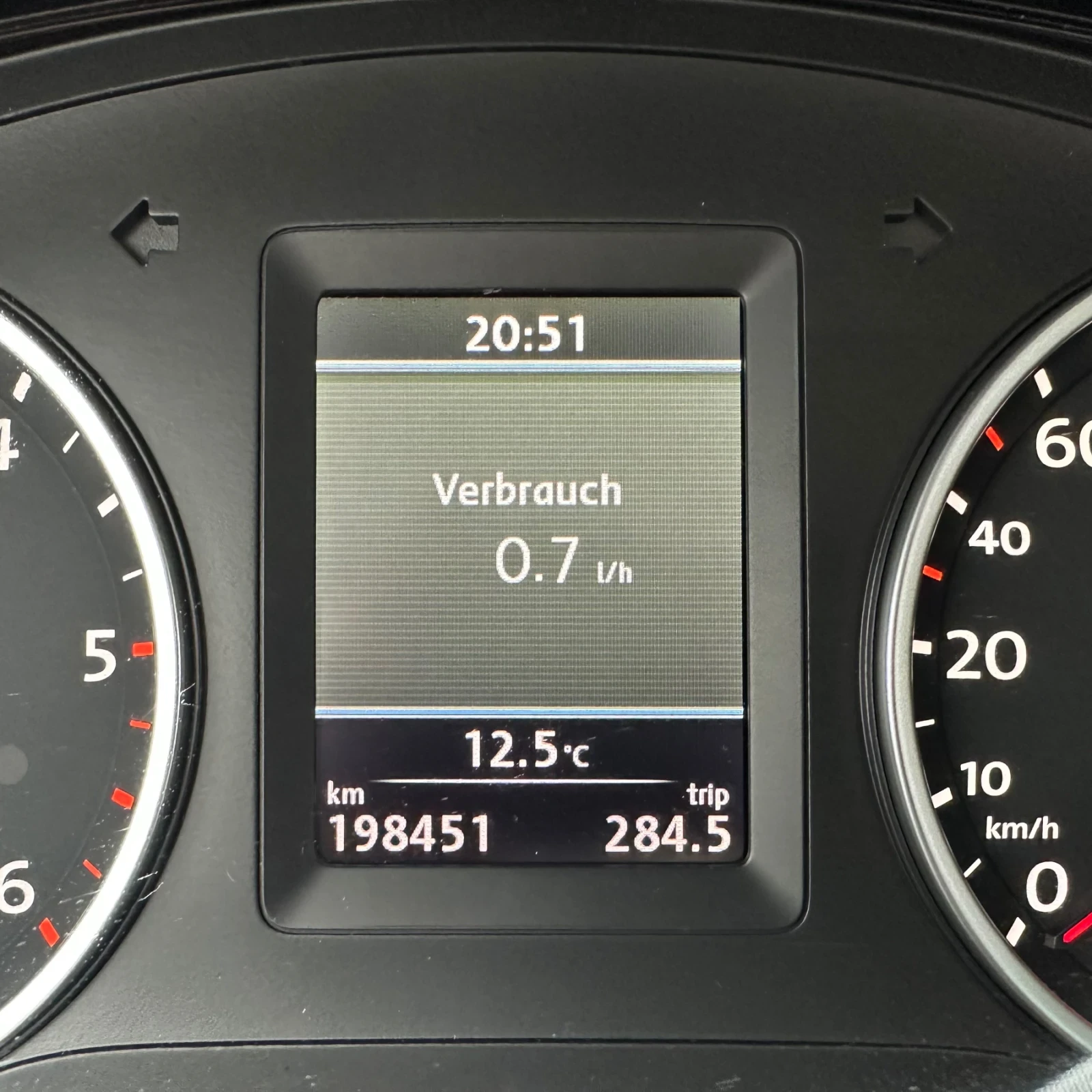 VW Tiguan 2.0TDI 4MOTION Highline, снимка 10 - Автомобили и джипове - 56742073