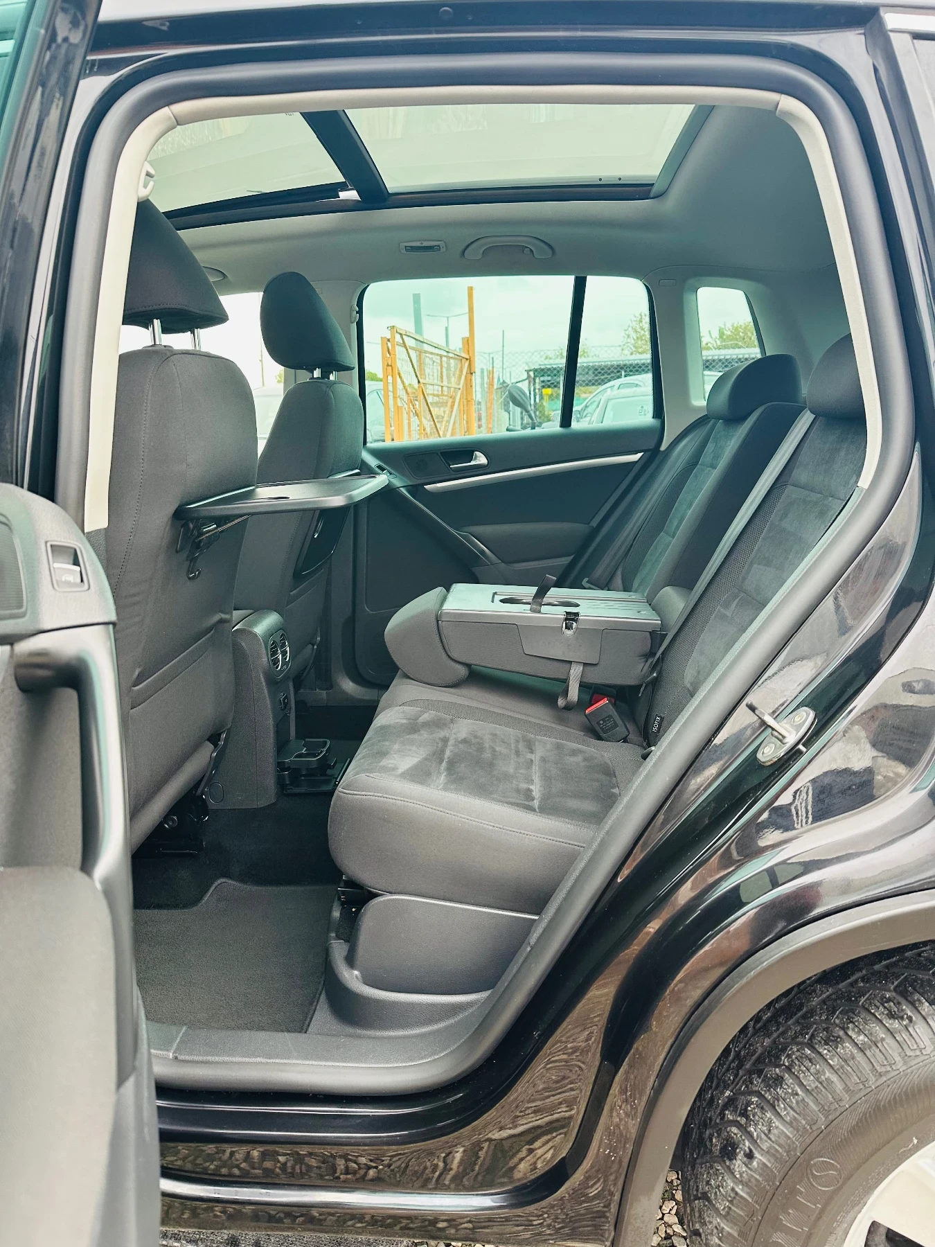 VW Tiguan 2.0TDI 4MOTION Highline, снимка 6 - Автомобили и джипове - 56742073