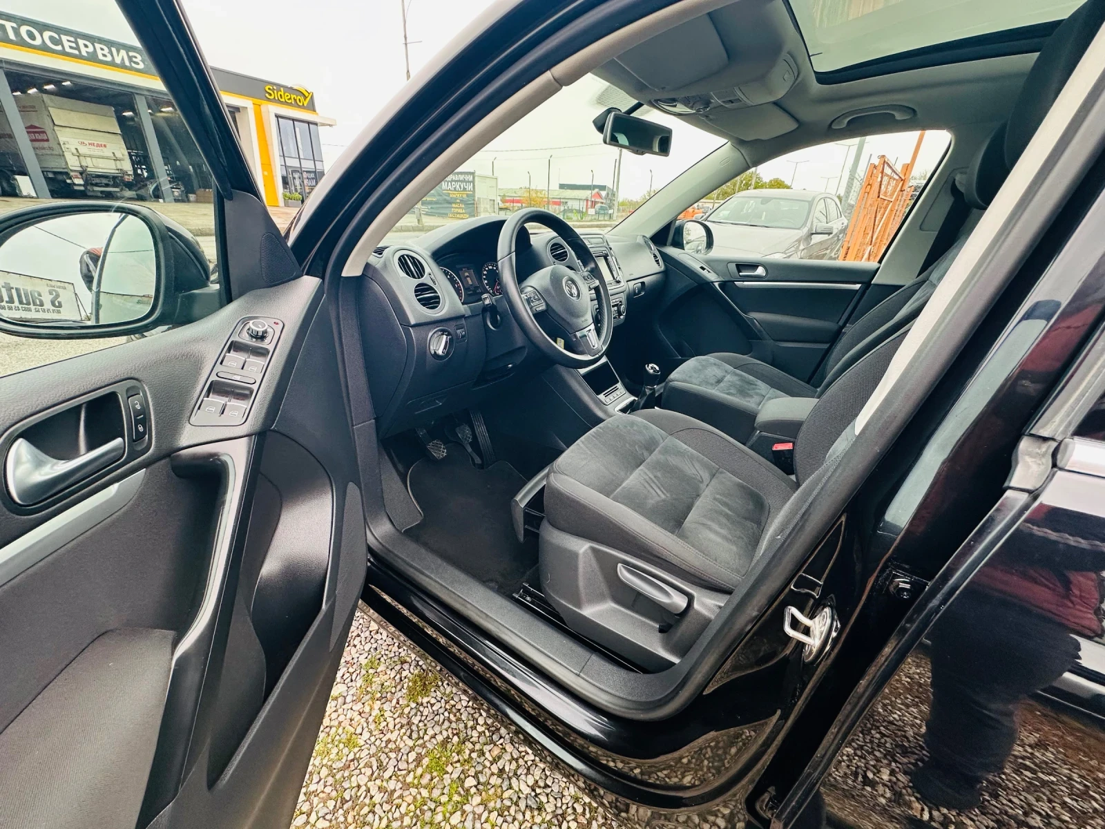 VW Tiguan 2.0TDI 4MOTION Highline, снимка 8 - Автомобили и джипове - 56742073