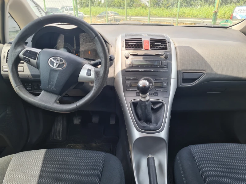 Toyota Auris 1.33 VVTI, снимка 7 - Автомобили и джипове - 47073895