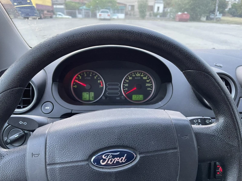 Ford Fiesta 1.3L Duratec 8V EFI С КЛИМАТИК, снимка 13 - Автомобили и джипове - 47111411